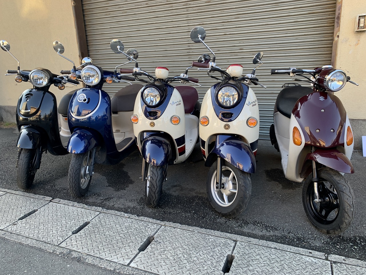 店頭のビーノとジョルノ